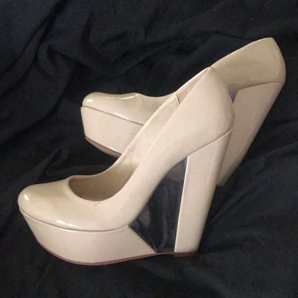 Beautiful wedge hill beige shoes by Aldo - Picture 3 of 5